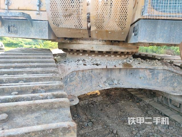 轉(zhuǎn)盤和下車架正前（工作和回轉(zhuǎn)裝置）