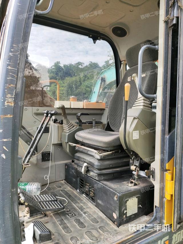 顶棚整体（驾驶室部分）