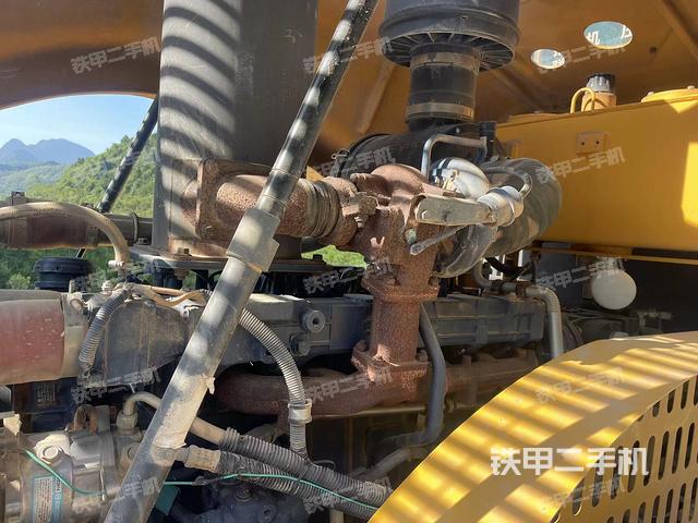 發(fā)動(dòng)機(jī)艙全景（壓路機(jī)發(fā)動(dòng)機(jī)艙）