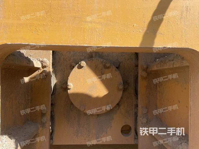 后輪右側(cè)全景（壓路機(jī)前后車架）