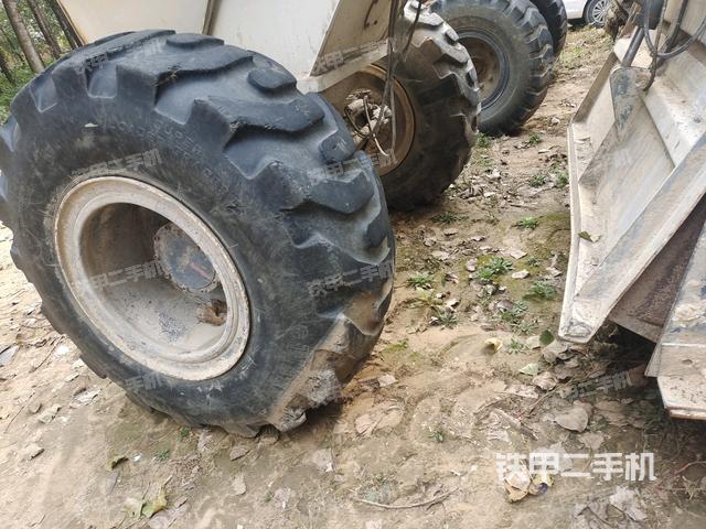 右引導(dǎo)輪/右前輪（行走機(jī)構(gòu)）