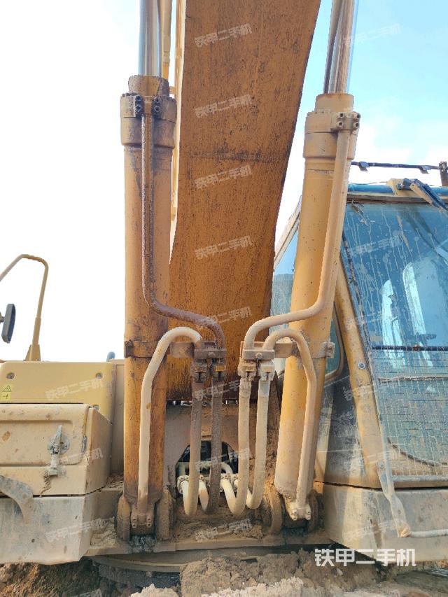 大臂油缸整體?豎拍（工作和回轉(zhuǎn)裝置）