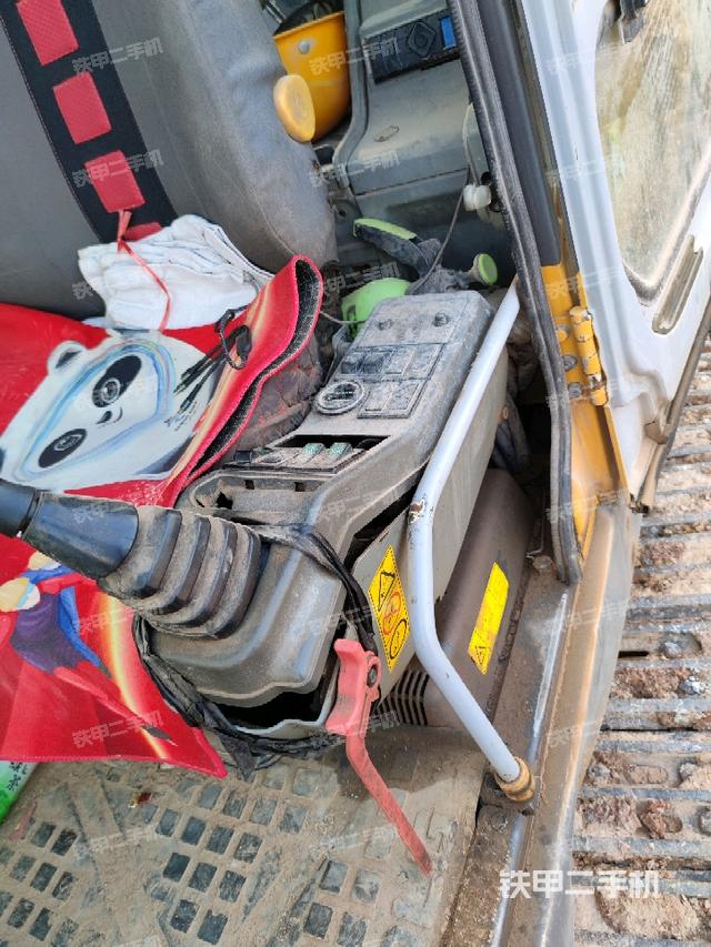 座椅左側(cè)控制臺(tái)/音響/含左手柄（駕駛室部分）