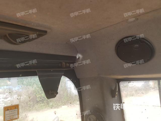 座椅右側(cè)控制臺(tái)/鑰匙門/油門/含右手柄（駕駛室部分）