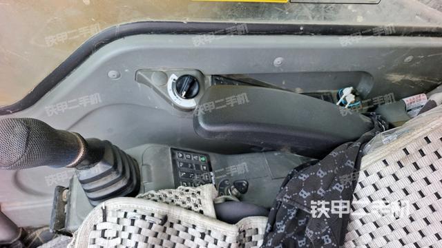 座椅右側(cè)控制臺/鑰匙門/油門/含右手柄（駕駛室部分）