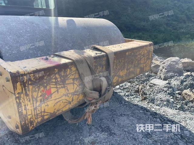 前車架正右側(cè)（壓路機(jī)前后車架）