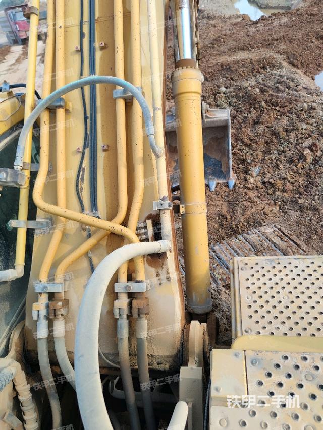 大臂背部俯視（工作和回轉(zhuǎn)裝置）