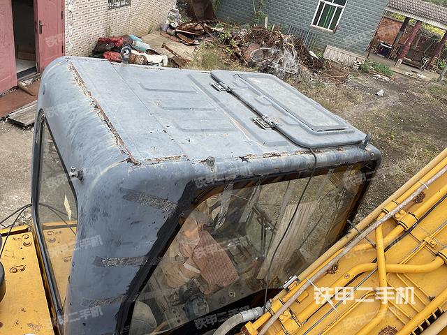 駕駛室頂部（整機外觀）