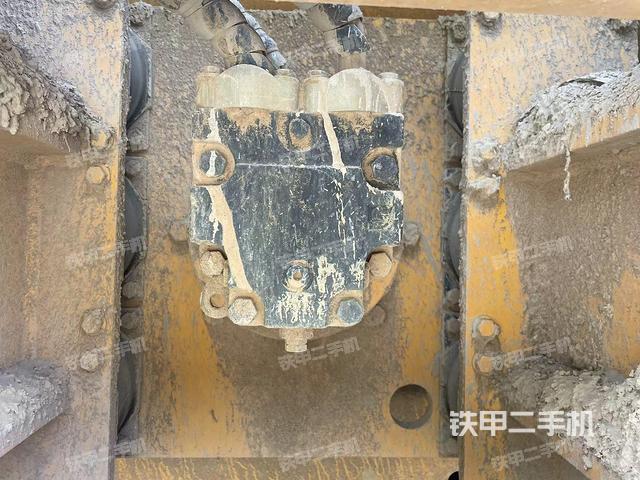 前車架正左側(cè)（壓路機(jī)前后車架）