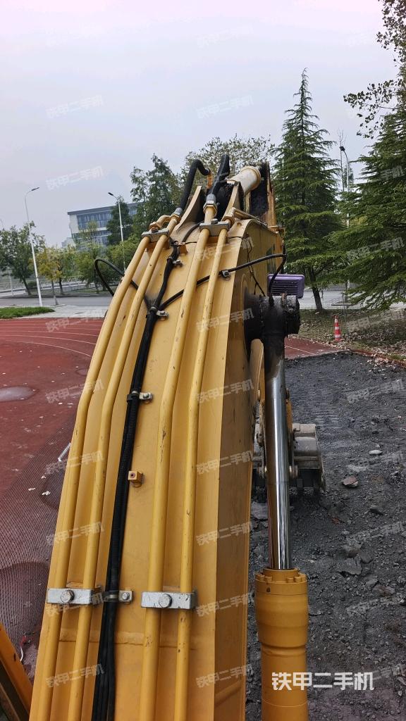 大臂背部俯視（工作和回轉(zhuǎn)裝置）