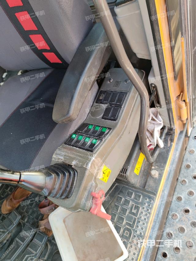 座椅左側(cè)控制臺(tái)/音響/含左手柄（駕駛室部分）