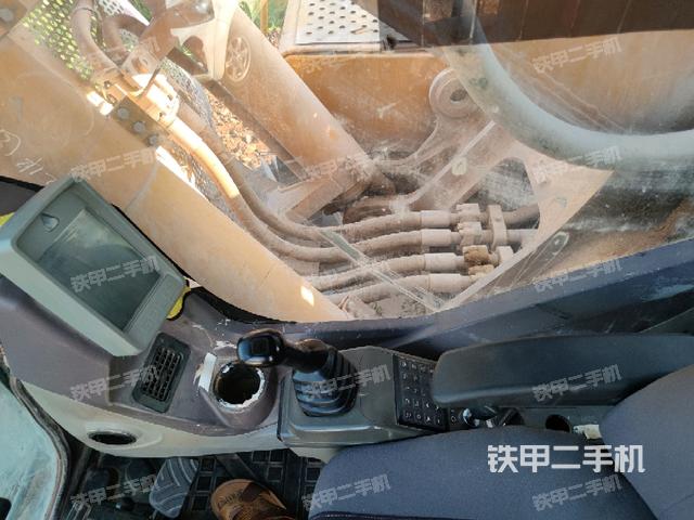 座椅右側(cè)控制臺(tái)/鑰匙門/油門/含右手柄（駕駛室部分）