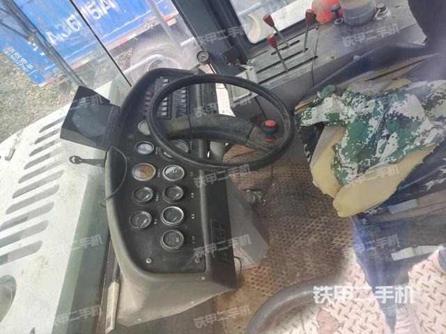 駕駛室內(nèi)部（駕駛室/操作室）