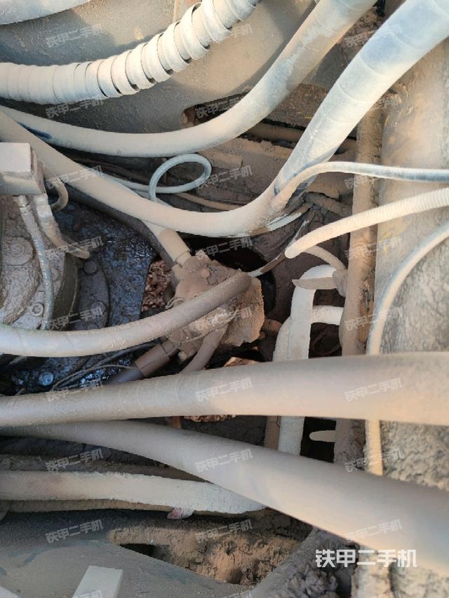 中央回轉(zhuǎn)接頭特寫（上車部件）