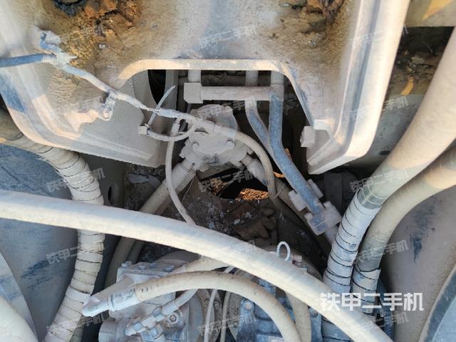 中央回轉(zhuǎn)接頭特寫（上車部件）