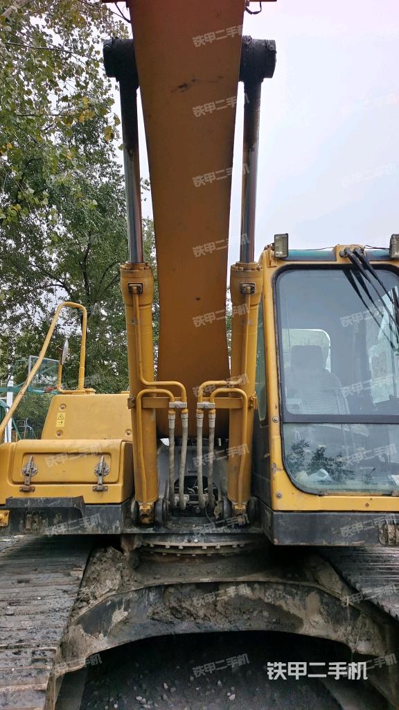 大臂油缸整體?豎拍（工作和回轉(zhuǎn)裝置）