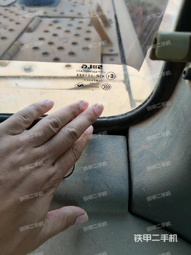 后窗玻璃角標(biāo)（駕駛室部分）