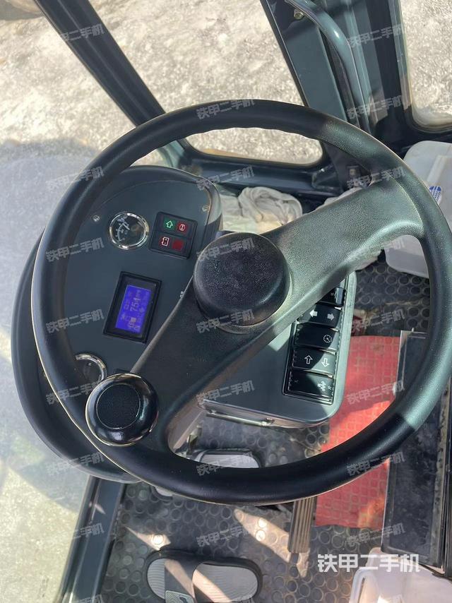 后玻璃角標(biāo)（壓路機(jī)駕駛室）