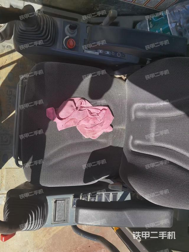 座椅左側(cè)控制臺(tái)/音響/含左手柄（駕駛室部分）