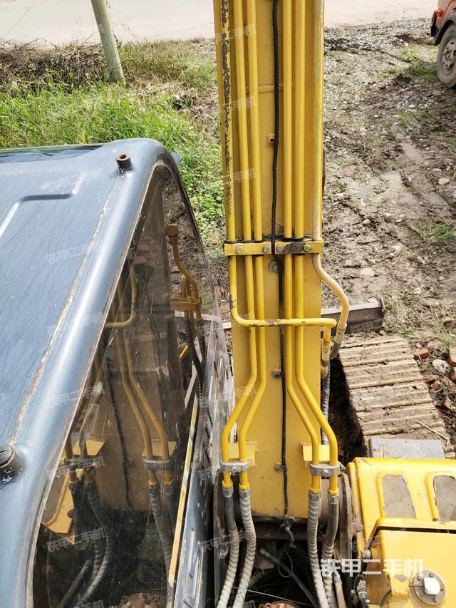 转盘和下车架正前（工作和回转装置）