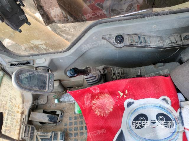 座椅右側(cè)控制臺(tái)/鑰匙門/油門/含右手柄（駕駛室部分）