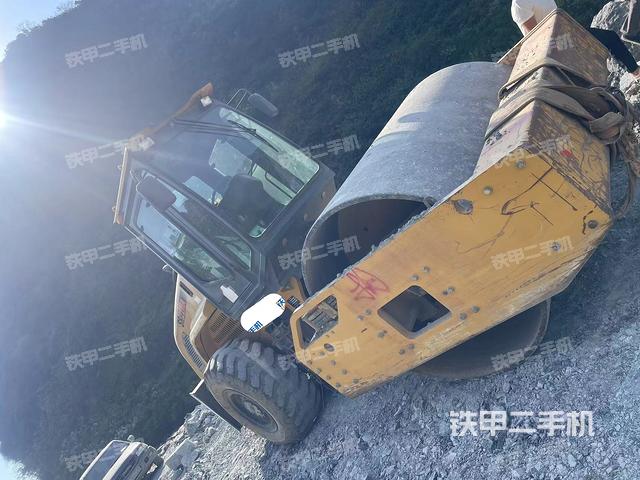 左后45°（壓路機(jī)整機(jī)外觀）