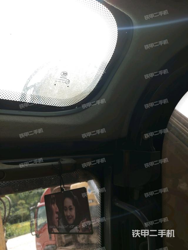 后窗玻璃角标（驾驶室部分）