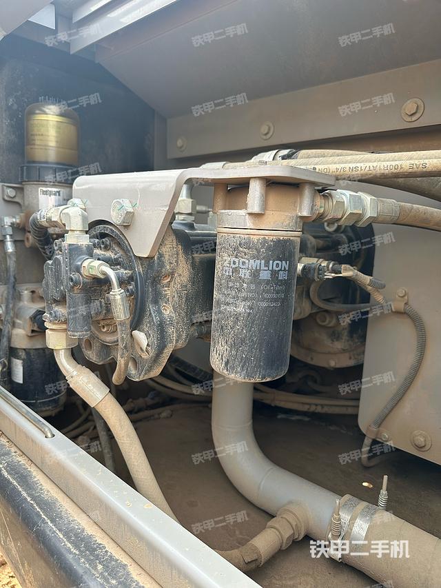 液壓泵艙室正面整體（整機(jī)外觀）