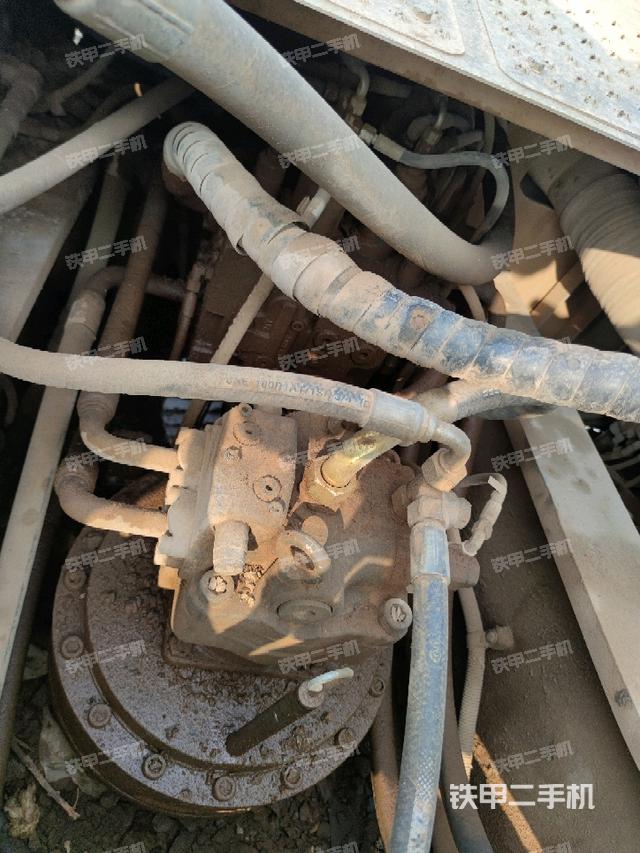 回轉(zhuǎn)馬達(dá)和主控閥（整機(jī)外觀）