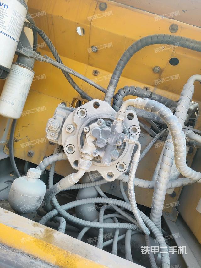 液壓泵室（大件艙室）