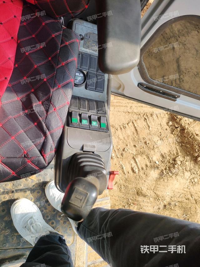 座椅左側(cè)控制臺(tái)/音響/含左手柄（駕駛室部分）