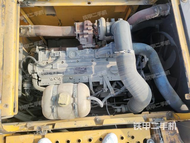 發(fā)動(dòng)機(jī)室（上車(chē)部件）