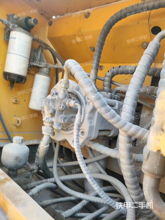 液壓泵斜45?左（大件艙室）