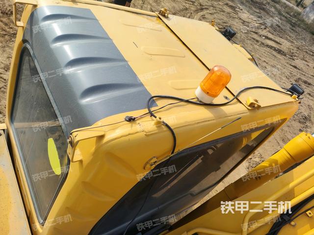 駕駛室頂部俯視（上車(chē)部件）