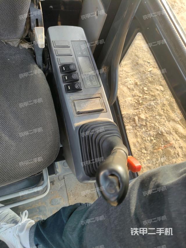 座椅左側(cè)控制臺/音響/含左手柄（駕駛室部分）