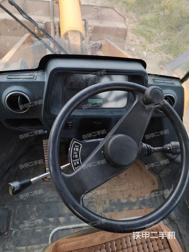 駕駛室正側(cè)（駕駛室部分）