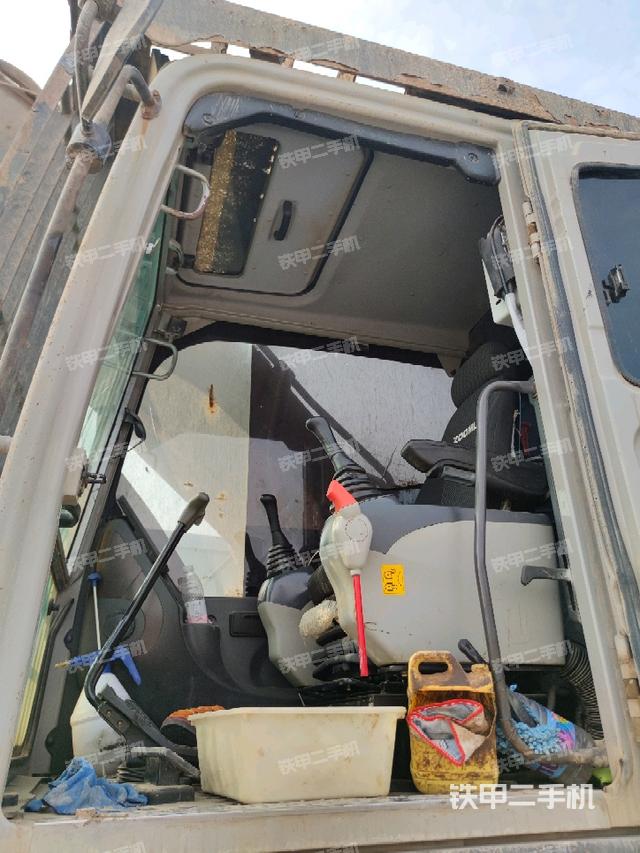 駕駛室整體（整機(jī)外觀）