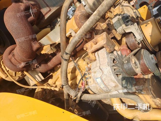 發(fā)動(dòng)機(jī)艙全景（壓路機(jī)發(fā)動(dòng)機(jī)艙）