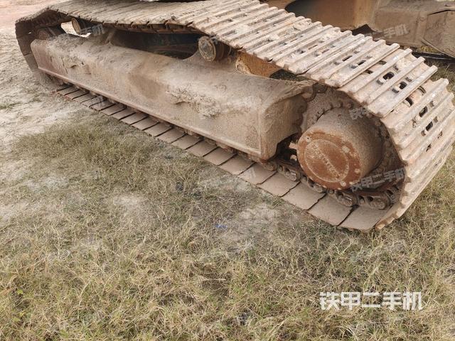 左驅(qū)動輪（行走機(jī)構(gòu)）