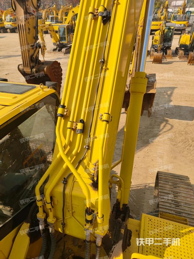 大臂背部俯視（工作和回轉(zhuǎn)裝置）