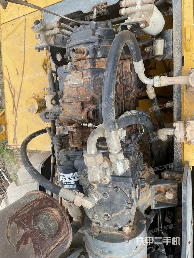 散熱器全景（壓路機發(fā)動機艙）