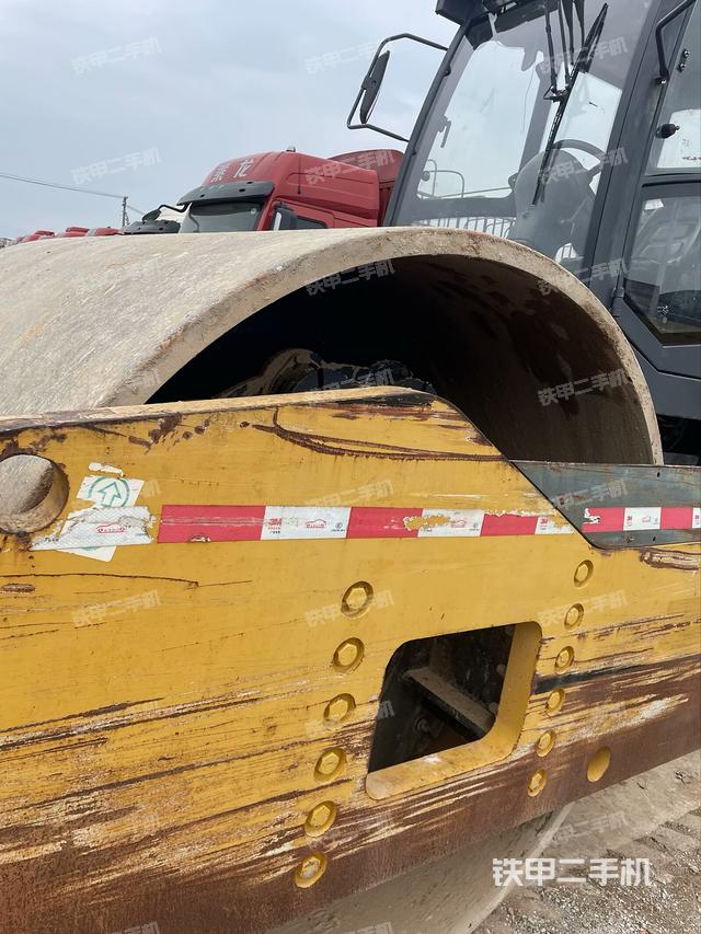 前車架正右側(cè)（壓路機前后車架）