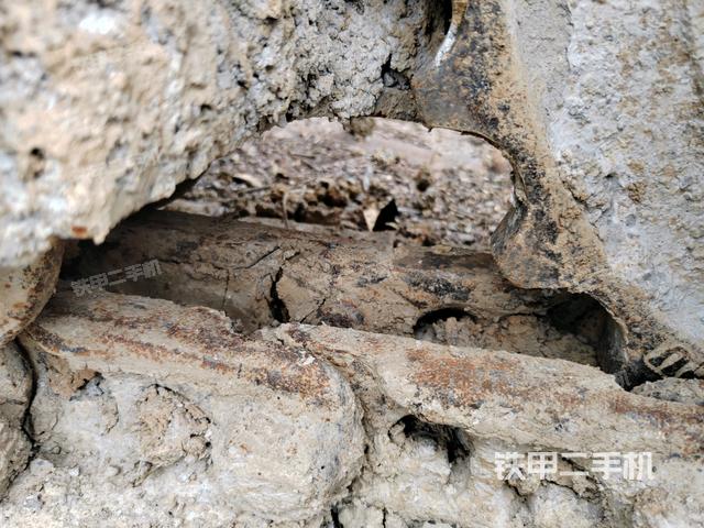 右驅(qū)動輪（行走機構(gòu)）