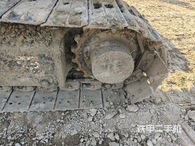 左驅(qū)動輪（行走機(jī)構(gòu)）