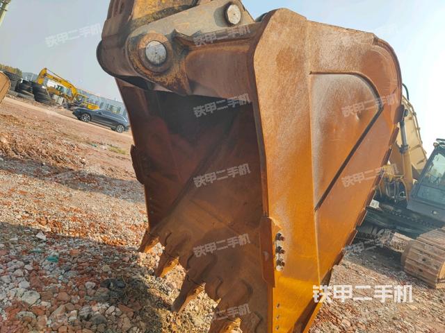 鏟斗右后整體(工作和回轉(zhuǎn)裝置) 鏟斗右后整體(工作和回轉(zhuǎn)裝置)