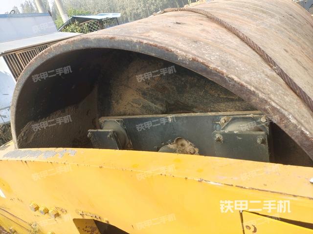 前輪右側(cè)減震塊連接及部件（壓路機(jī)前后車(chē)架）