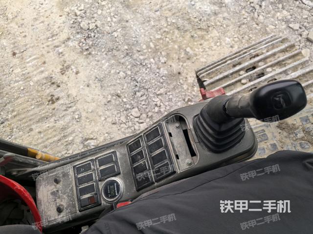 座椅右側控制臺/鑰匙門/油門/含右手柄（駕駛室部分）