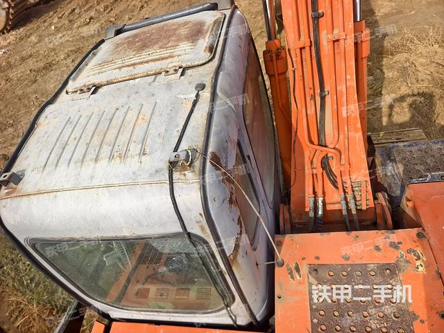 驾驶室顶部（整机外观）