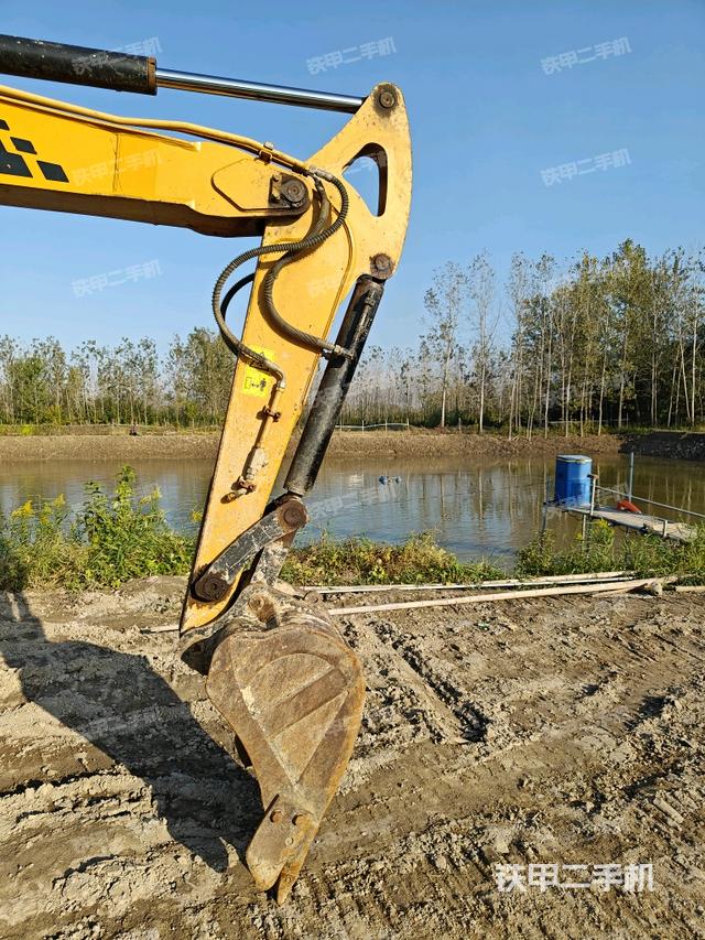 鏟斗右后整體（工作和回轉(zhuǎn)裝置）