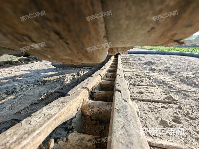 右驅(qū)動輪（行走機(jī)構(gòu)）